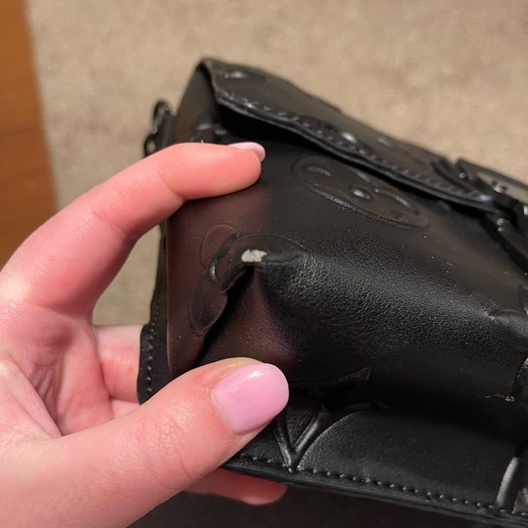 Crossbody - Picture 4 of 6